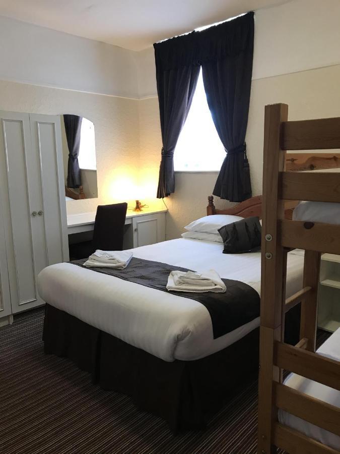 The Feathers Hotel Blackpool Buitenkant foto