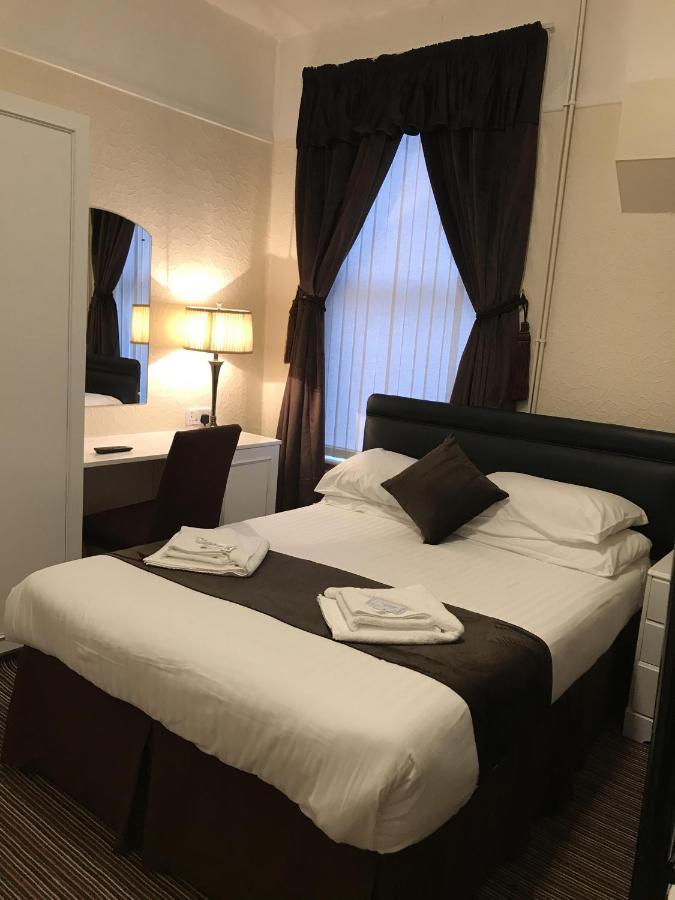 The Feathers Hotel Blackpool Buitenkant foto